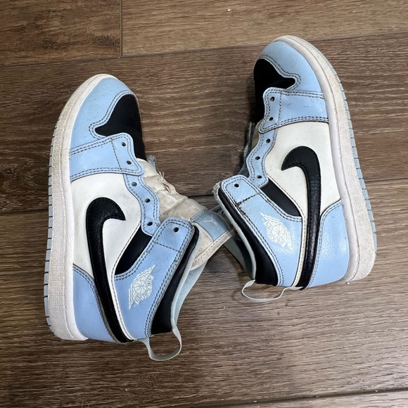 Kids Nike Air Jordan 1 mid Carolina Blue/Black - Picture 7 of 8